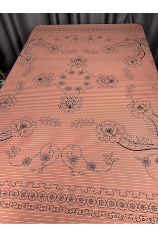 Çiçek Desenli Şık Kare Masa Örtüsü 150 X 150 Cm Kiremit