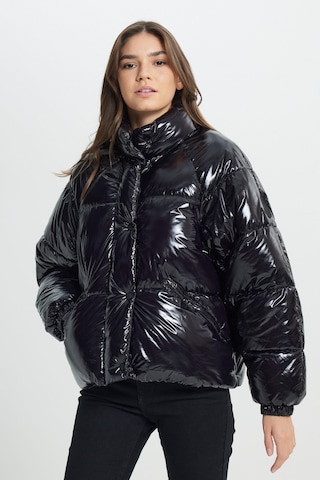 Wrangler Loose Fit Rahat Kesim Kapüşonlu Siyah Şişme Mont Siyah