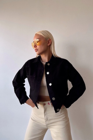 Siyah Çift Cepli Crop Yıkamalı Denim Ceket Bcdf-235401 Çok Renkli