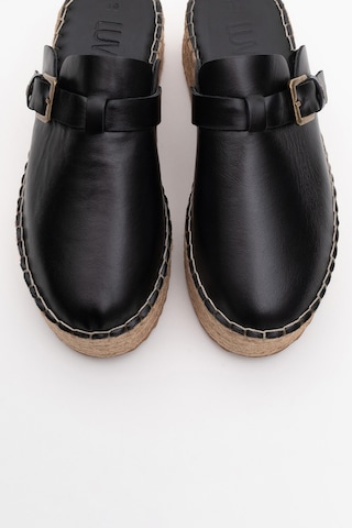 Luvishoes Novas Siyah Cilt Hakiki Deri Burnu Kapalı Hasır Dolgu Taban Terlik Siyah