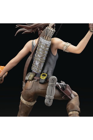 Dark Horse Tomb Raider Pvc Statue Lara Croft Survivor Era 33 Cm Figür