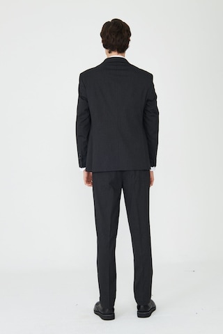 Koyu Gri İnce Dokulu Kumaş Modern Slim Fit Klasik Yaka Premium Takım Elbise Füme