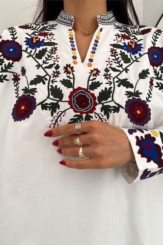 Femelle Kadın Yeni Sezon Dik Yaka Komple Nakış İşlemeli Tasarım Vintage Pamuklu Bluz Beyaz