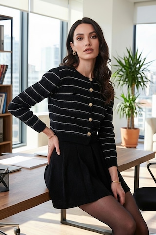 Lela Standart Fit Çizgili Yumuşak Dokulu Crop Triko Bayan Hırka 4615551 Siyah
