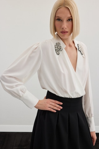 Sateen Aksesuar Detaylı Bodysuit Bluz - Ekru-134784