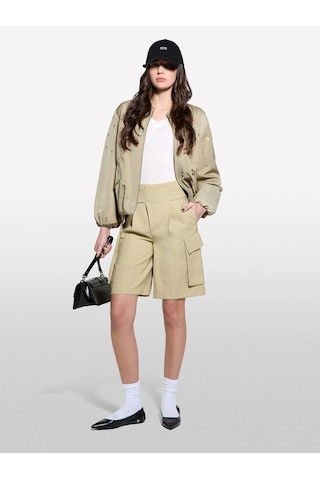 Sisley Viskoz Karışımlı Kemerli Comfort Fit Bermuda Şort Kadın Kum Rengi Şort - 325p4g48l901ı