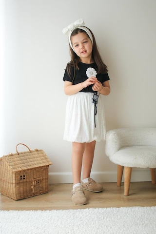 Kız Çocuk Pamuklu Papatya Aplike Detaylı T-shirt Balon Etek Altüst Takım 2 Parça Papatya Çok Renkli