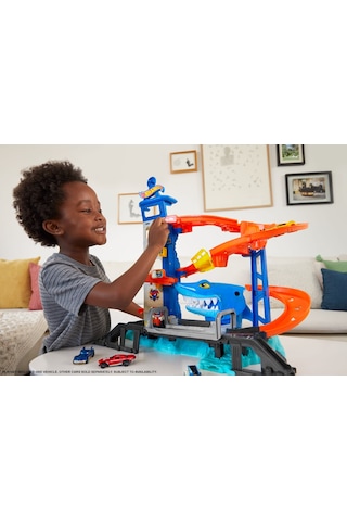 Hot Wheels Köpek Balığından Kaçış Oyun Seti HDP06
