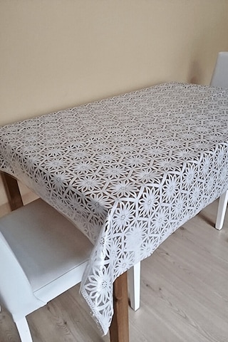 Dantel Görünümlü Üstü Şeffaf Kaplı Muşamba Masa Örtüsü -beyaz Renk-farklı Ölçülerde-yldz Beyaz