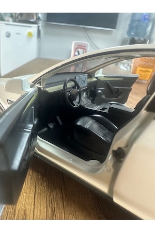Tesla Model Y 1:24 Birebir Işıklı Maket Beyaz
