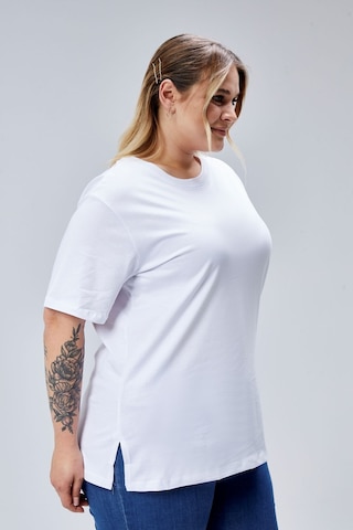 Banega Curve Büyük Beden Beyaz Boyfriend Bisiklet Yaka Yırtmaçlı Pamuk Örme T-shirt Beyaz
