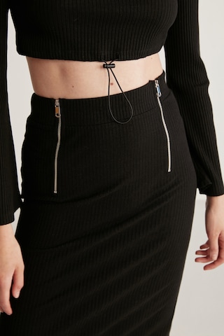 Ethıquet Lauren Kadın Slim Fit Fermuar Detaylı Midi Siyah Etek