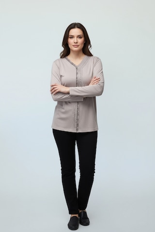 Kadın Önü Kapalı Düğme Detaylı Taşlı Nergis Mevsimlik Bluz Bej