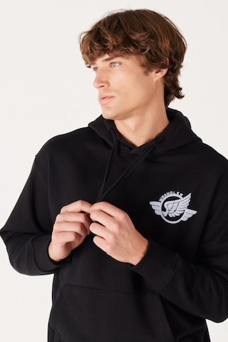 Wrangler Loose Fit Rahat Kesim Siyah Erkek Kapüşonlu Sweatshirt W232246001 Siyah
