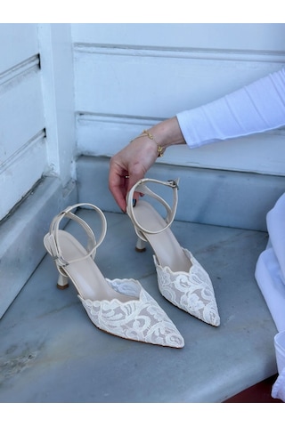 Ervanın Butiği Bej Dantel Vusuel Nakışlı Arka Bant Detaylı Kadın Stiletto-6144