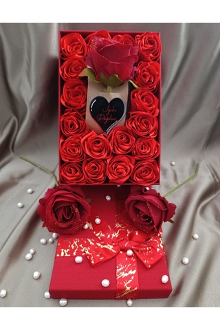 İnci Mode İyiki Doğdun 18+1 Çiçekli Kutu Hediyelik Çiçek Kutusu Kırmızı