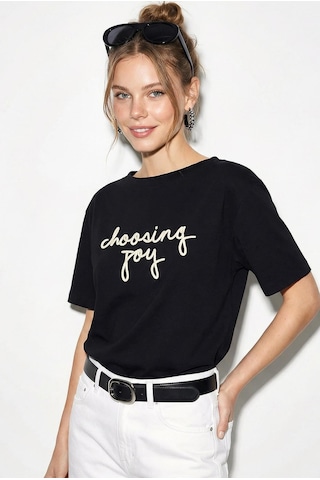 Shade Kadın Nakışlı Yazı İşlemeli Kayık Yaka T-shirt 60382604 - Siyah