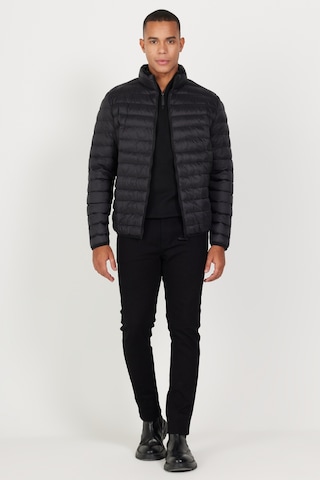 Erkek Sıyah Standart Fit Normal Kesim Dik Yaka Mont Siyah