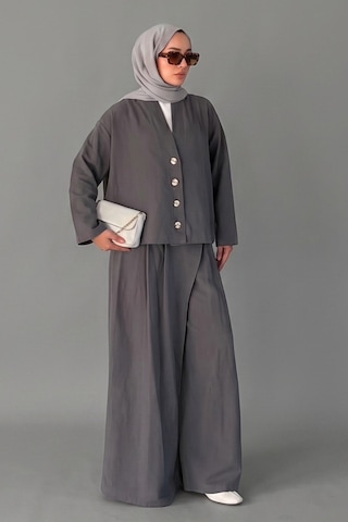 Norshen Kruvaze Kesim Düğmeli Bluz & Etek Görünümlü Geniş Paça Pantolon - Keten Takım gri Norshen Kruvaze Kesim Düğmeli Bluz & Etek Görünümlü Geniş Paça Pantolon - Keten Takım gri
