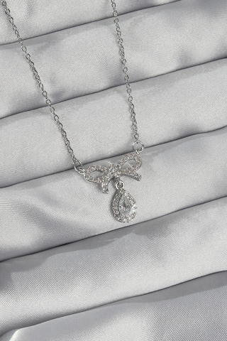 316l Çelik Gümüş Renk Zirkon Taşlı Fiyonk Detay Damla Kolye - Tj-bko8922