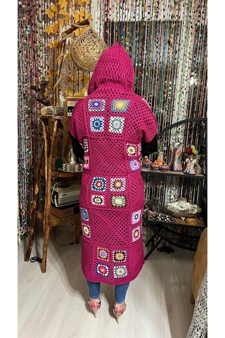 Gönülden Tasarım Özel Tasarım Renkli Motifli Yumuşak Yün El Örgüsü Yelek Hırka Boy 1.15 Cm Pembe