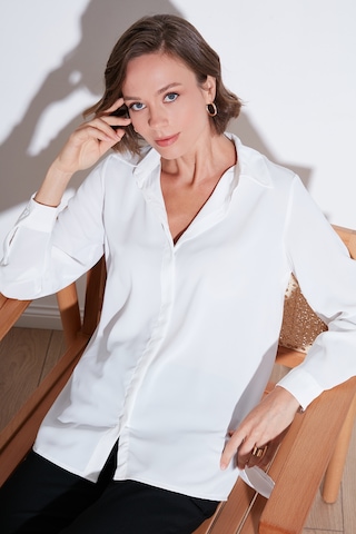 Lela Regular Fit Önü Kısa Arkası Uzun Düz Bayan Gömlek 611Go020 Ekru