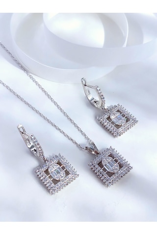 Keskin Gümüş Zirkon Taşlı Işıltılı Kare Baget Tasarım Gümüş Kadın Set Gelin Se
