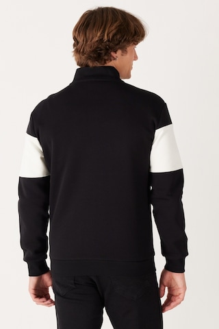 Wrangler Regular Fit Normal Kesim Pamuk İçi Polarlı Dik Yaka Siyah Sweatshirt - W232526 001