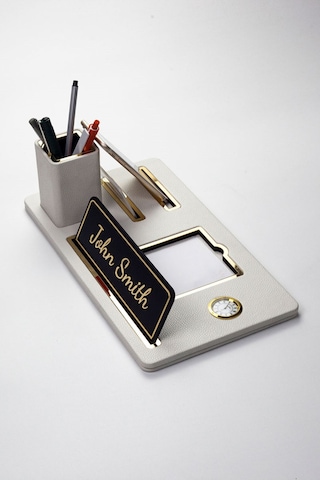 Turgut Office Masaüstü İsimliği Deri Organizer Beyaz Gold Detaylı Saat ve Kalemlikli