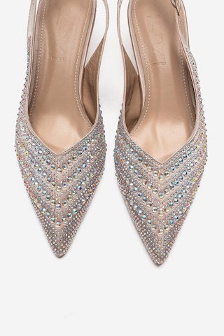 Luvishoes Royale Bej Saten Taşlı Kadın Kısa Topuklu Abiye Ayakkabı