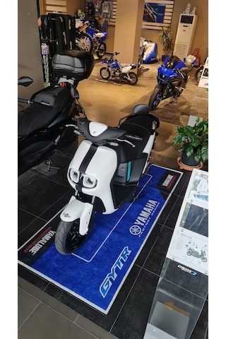 YAMAHA PADDOCK GYTR MOTOSİKLET ALT HALI
