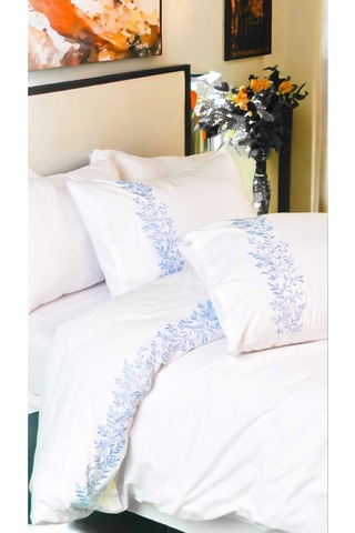 Üstü Nakışlı Altı Düz Çift Taraflı Çarşafı Lastikli Nevresim Takımı - Kutulu Çok Renkli