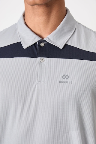 Tommy Life Gri Polyester Nefes Alan Dokulu İnce Esnek Standart Fit Polo Yaka Erkek Performans T-shirt - 88392 Gri