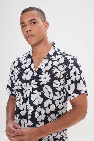 AC&Co / Altınyıldız Classics Erkek Sıyah Beyaz Slim Fit Dar Kesim Küba Yaka Kısa Kollu Baskılı Gömlek Siyah - Beyaz