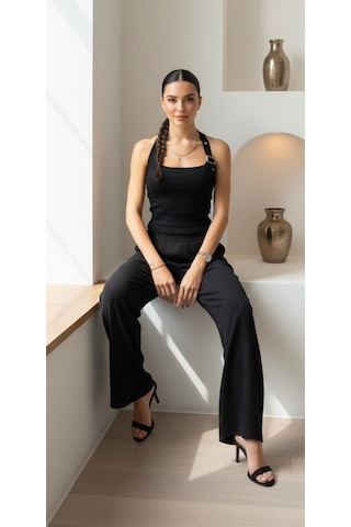 Halter Yaka Demir Toka Detaylı Crop Top Body Siyah
