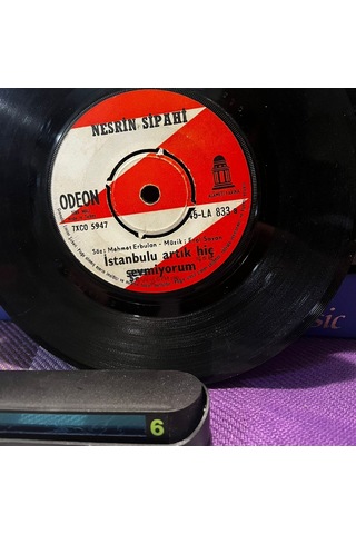 Nesrin Sipahi - İstanbullu Artık Hiç Sevmiyorum / İstanbul'a Gelmeseydim 7" Vinyl 45'lik - Odeon