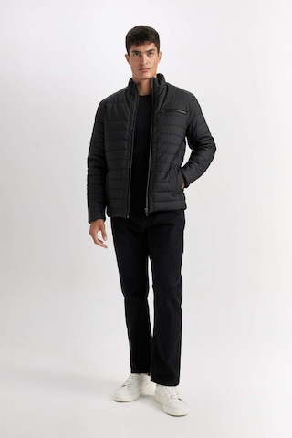 DeFacto Su İtici Slim Fit Suni Deri Mont Dar Kesim Dik Yaka Fermuarlı Cepli B3568AX25SPBK27