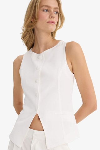 Defacto Slim Fit Dar Kesim Bisiklet Yaka Yelek E9946ax25auwt32 Beyaz