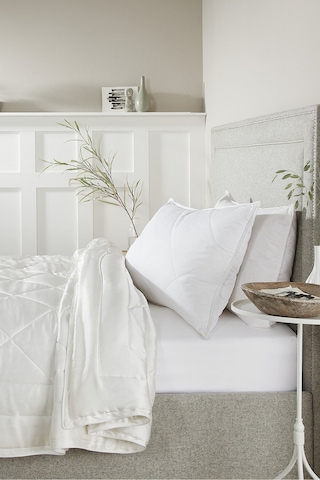 The White Company Ultimate Silk Çevresel Yastık, Lüks Ve Konforlu Uyku Deneyimi, 50 X 75 Cm Beyaz