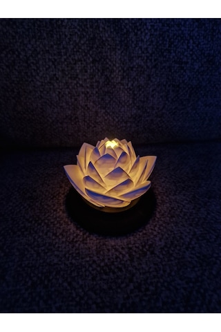 Zarif Lotus Çiçeği Tealight Mumluk - Huzur Meditasyon Odaklı Dekoratif Işık Çok Renkli