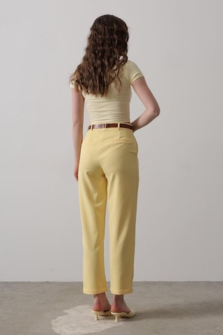 Kemerli Havuç Pantolon - Sarı Sarı