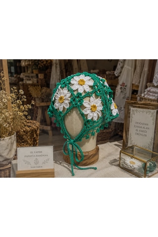 Yeşil Papatya Desen Bandana Beyaz - Yeşil Yeşil Papatya Desen Bandana Beyaz - Yeşil