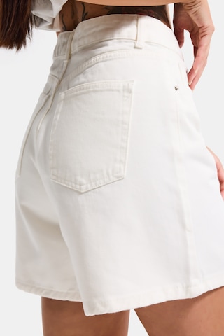 Itsbasic Kadın Kırık Beyaz Diana 7s6-101 Mom Fit Midi Boy Denim Şort