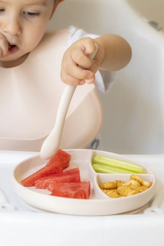 Krem Rengi 3 Lü Silikon Yemek Seti Önlük + Diş Kaşıyıcılı Kaşık + Vakumlu Tabak
