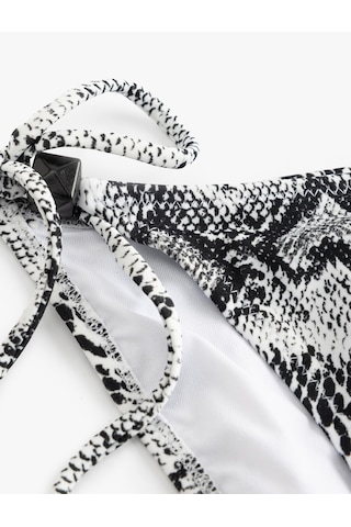 Koton Yanları Bağlamalı İpli Yılan Derisi Desenli Bikini Altı Siyah Desenli 5sak00113mm Siyah Desenli