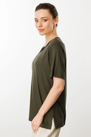 Desen Triko Kadın Açma Yaka Dantel Çiçek İşlemeli Penye T-shirt 24751 Haki Haki