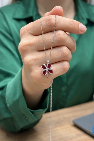 Çekirdekjewelry 925 Ayar Gümüş Kırmızı Taşlı Yonca Kolye Zirkon Taşlı Şık Kadın Kolye Gümüş
