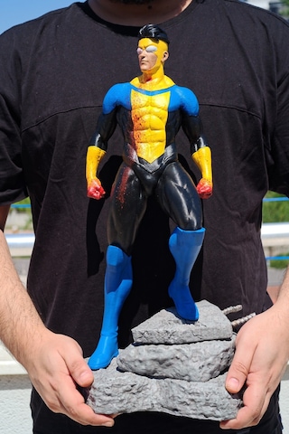 Invincible - Dev Figür 46 Cm - Mark Grayson Figür - Limited Edition
