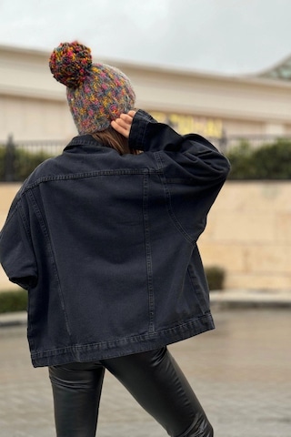 Kadın Siyah Apaş Yaka, Çift Cepli, Kaliteli Jeans Kumaş, Salaş Kot Ceket Siyah