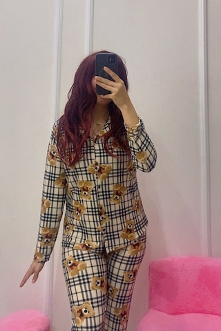 Rukod Ekoseli Ayıcıklı Gömlek Yaka Kadın Pijama Takımı Nefes Alan Süet Kumaş, Ev Giyim Konforu Kahverengi Rukod Ekoseli Ayıcıklı Gömlek Yaka Kadın Pijama Takımı Nefes Alan Süet Kumaş, Ev Giyim Konforu Kahverengi